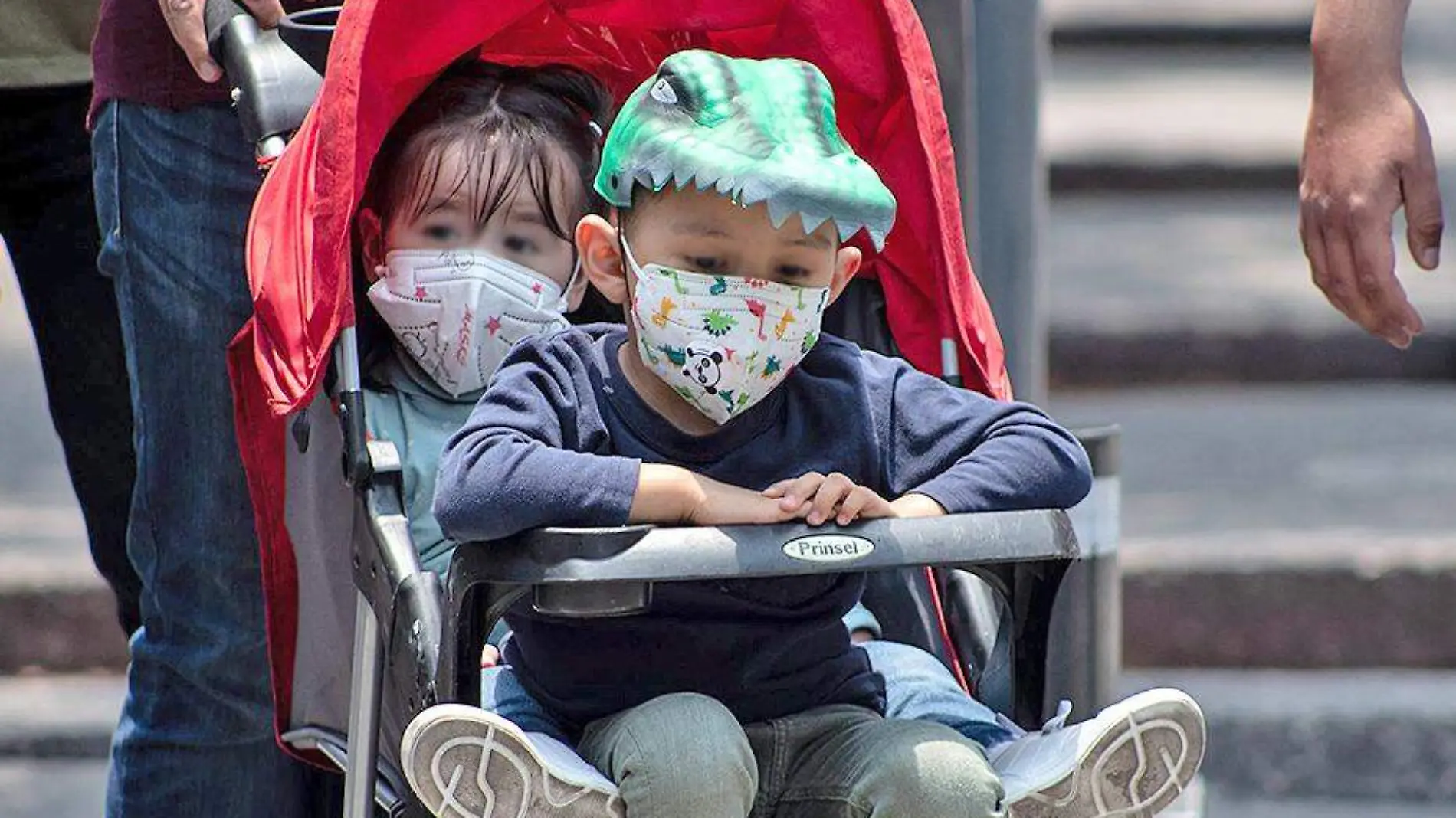 niños con cubrebocas